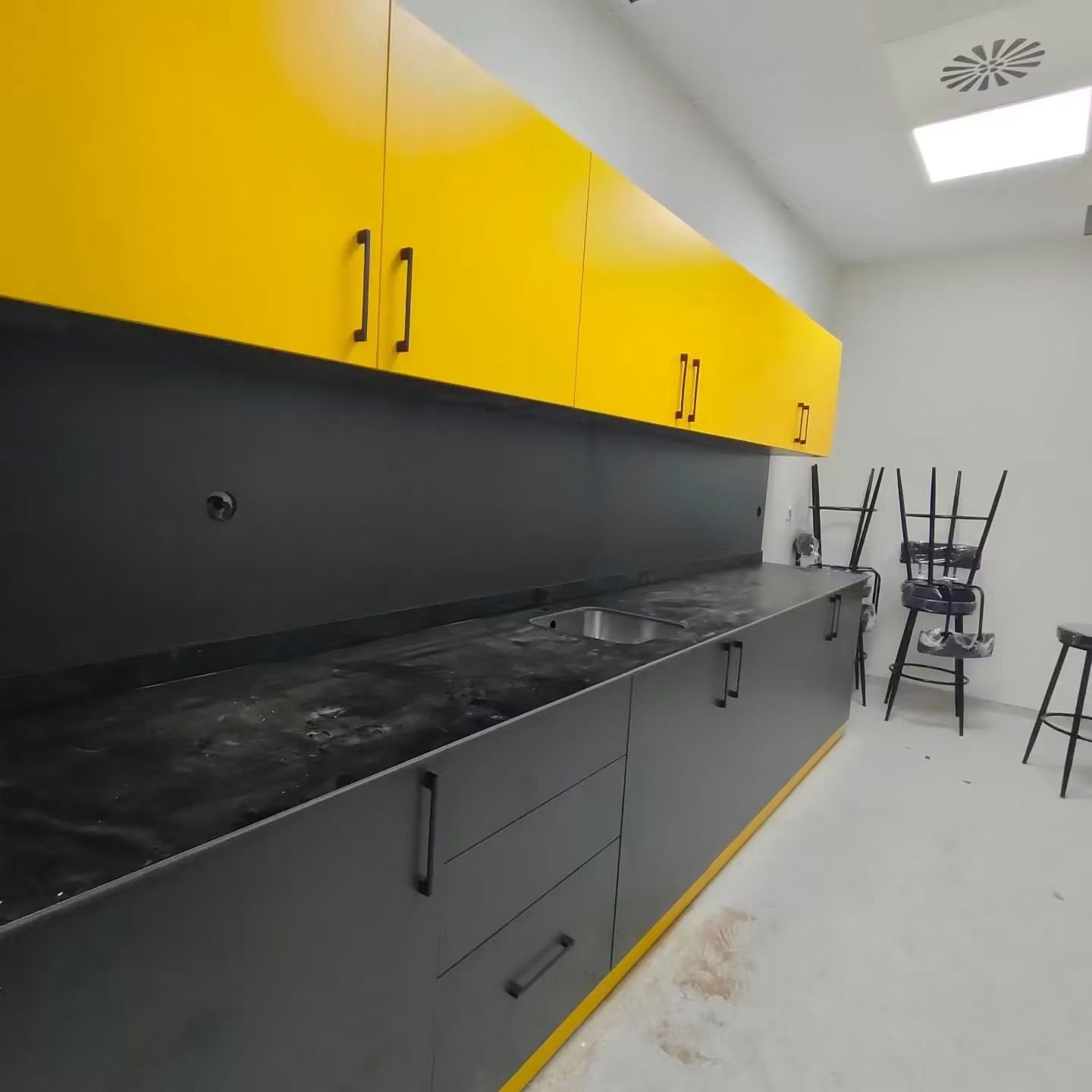 TNCLAB Laboratuvar Dolap ve Raf Sistemi Kurulumu